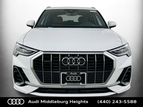 Certified 2024 Audi Q3 2.0T Premium Plus image 2