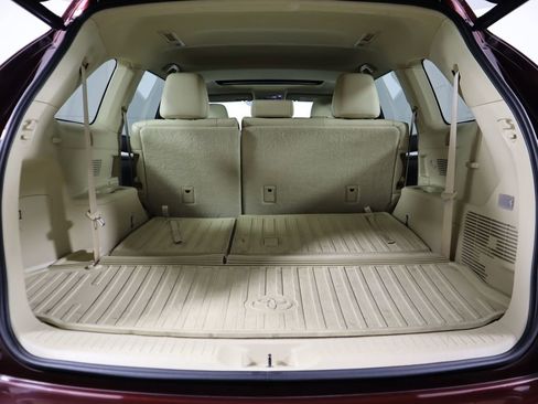 Used 2016 Toyota Highlander XLE image 29