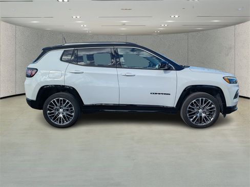 Certified 2022 Jeep Compass Limited w/ Elite Group image 2