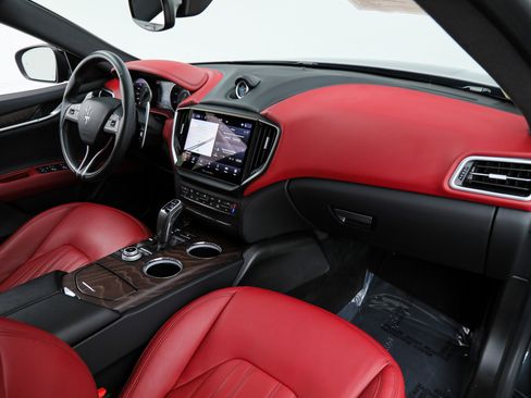 Certified 2023 Maserati Ghibli Modena Q4 image 13