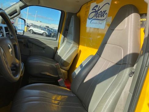 Used 2017 GMC Savana 3500 Extended image 13