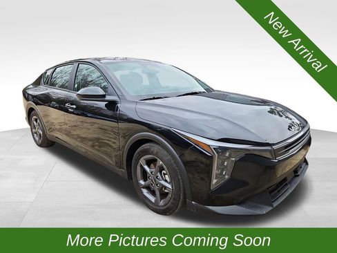 Used 2025 Kia K4 LXS image 1