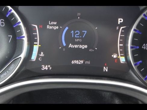 Used 2022 Chrysler Pacifica Touring-L FWD image 36