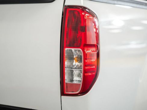 Used 2021 Nissan Frontier SV RWD image 9