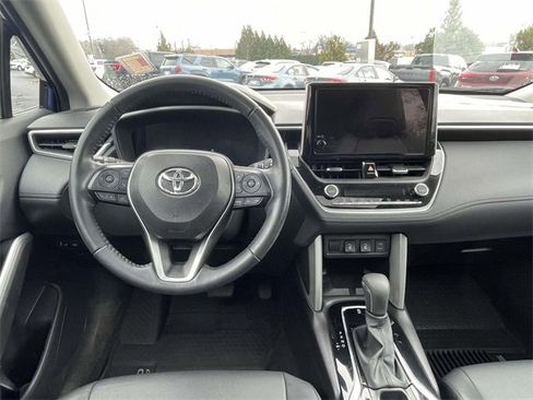 Used 2024 Toyota Corolla Cross XLE image 13