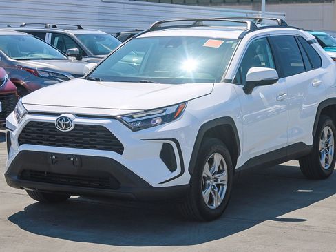 Used 2023 Toyota RAV4 XLE w/ Convenience Package image 5