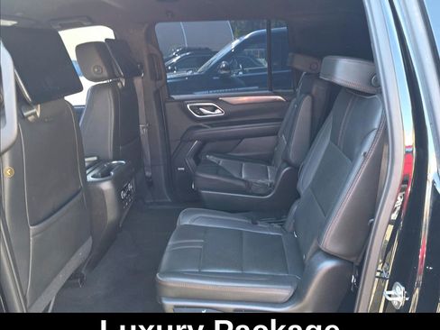 Used 2021 Chevrolet Suburban RST w/ Luxury Package RWD image 9