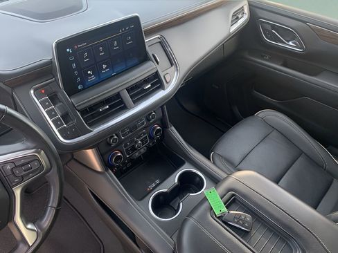 Used 2023 Chevrolet Suburban Premier image 18