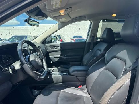 Used 2023 Nissan Pathfinder SL AWD/4WD image 10