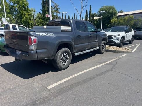Certified 2022 Toyota Tacoma TRD Off-Road w/ Technology Package AWD/4WD image 12