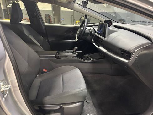 Used 2025 Toyota Prius LE image 24