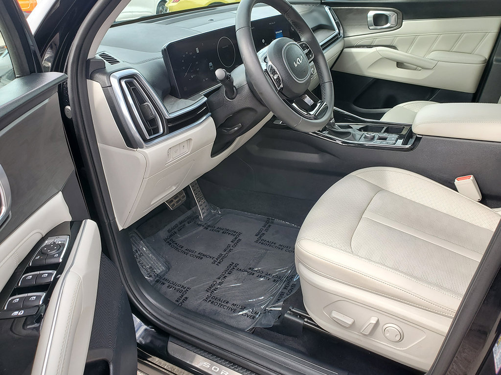 Used 2025 Kia Sorento SX AWD/4WD image 10