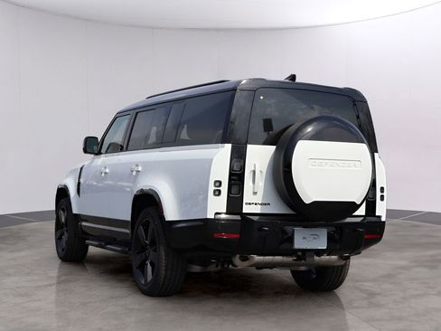 New 2026 Land Rover Defender 130 X-Dynamic SE AWD/4WD image 5