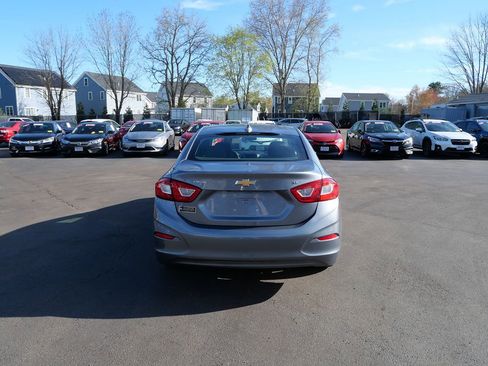Used 2018 Chevrolet Cruze LT w/ Convenience Package FWD image 4