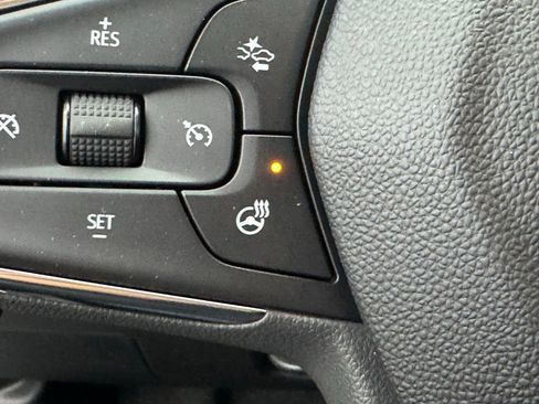 Used 2025 Chevrolet Trax LT w/ LT Convenience Package FWD image 18