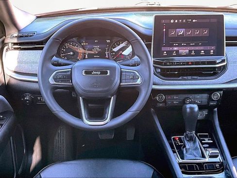 Used 2024 Jeep Compass Latitude image 5