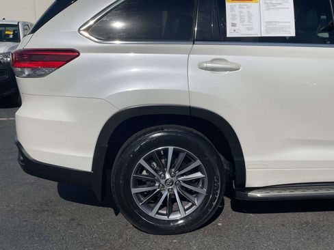 Used 2018 Toyota Highlander XLE AWD/4WD image 7