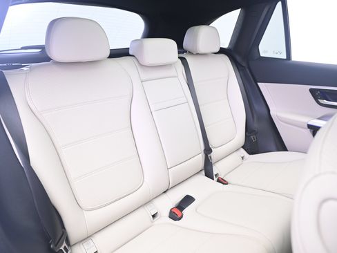 Used 2026 Mercedes-Benz GLC 300 4MATIC image 19