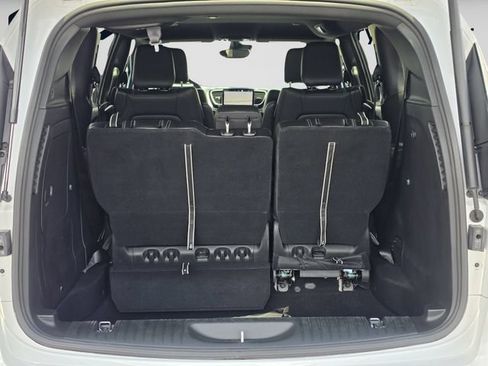 Used 2024 Chrysler Pacifica Limited w/ Uconnect Theater Family Group FWD image 20