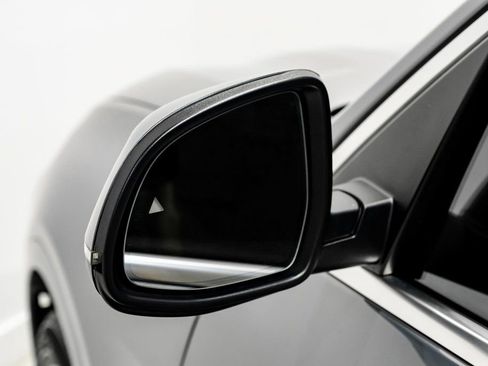 Used 2024 BMW X7 xDrive40i w/ Premium Package image 32