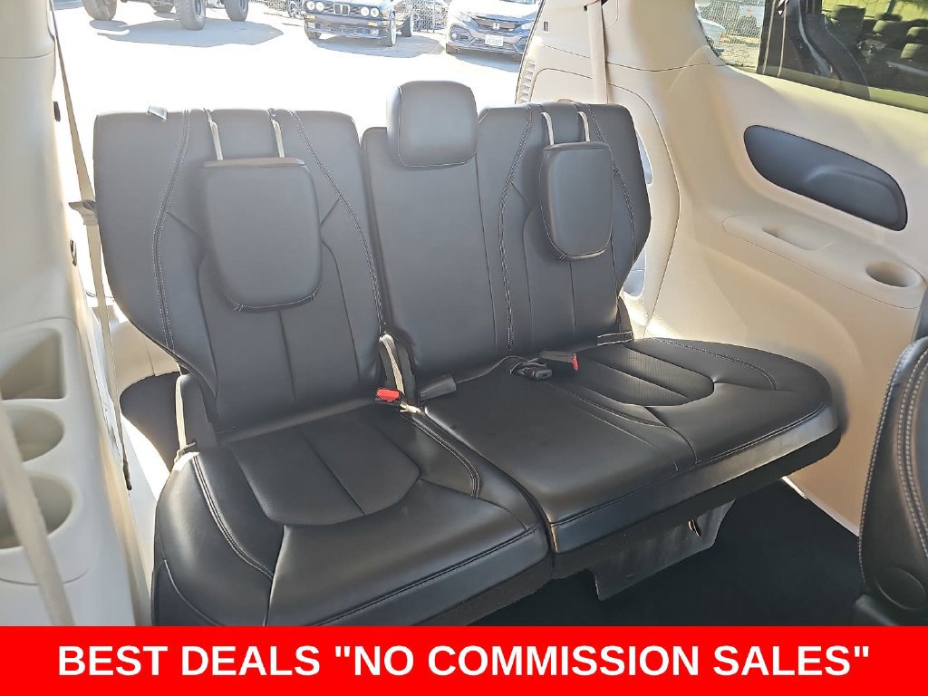 Used 2024 Chrysler Pacifica Touring-L FWD image 12
