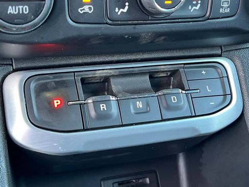 Used 2023 GMC Acadia SLT image 29