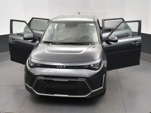 Used 2025 Kia Soul LX w/ LX Technology Package FWD image 10