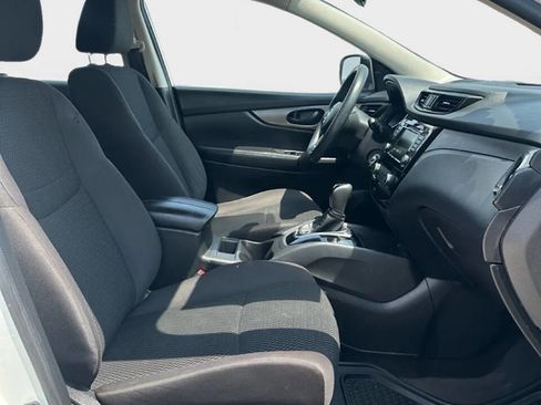 Used 2019 Nissan Rogue Sport S image 11