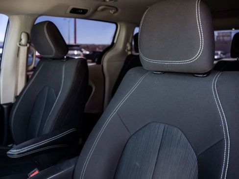 Used 2022 Chrysler Voyager LX image 24