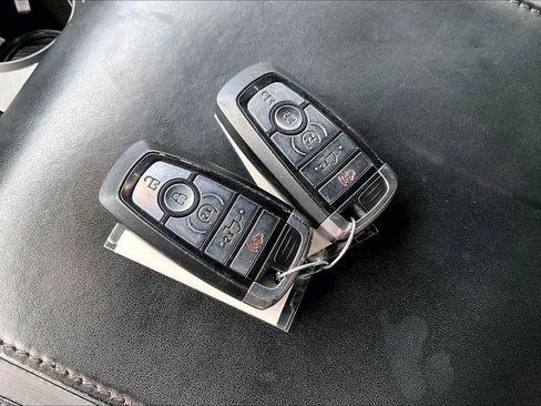 Used 2019 Ford F250 Platinum w/ Platinum Ultimate Package image 9