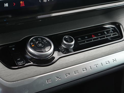 Certified 2025 Ford Expedition Max Platinum AWD/4WD image 16