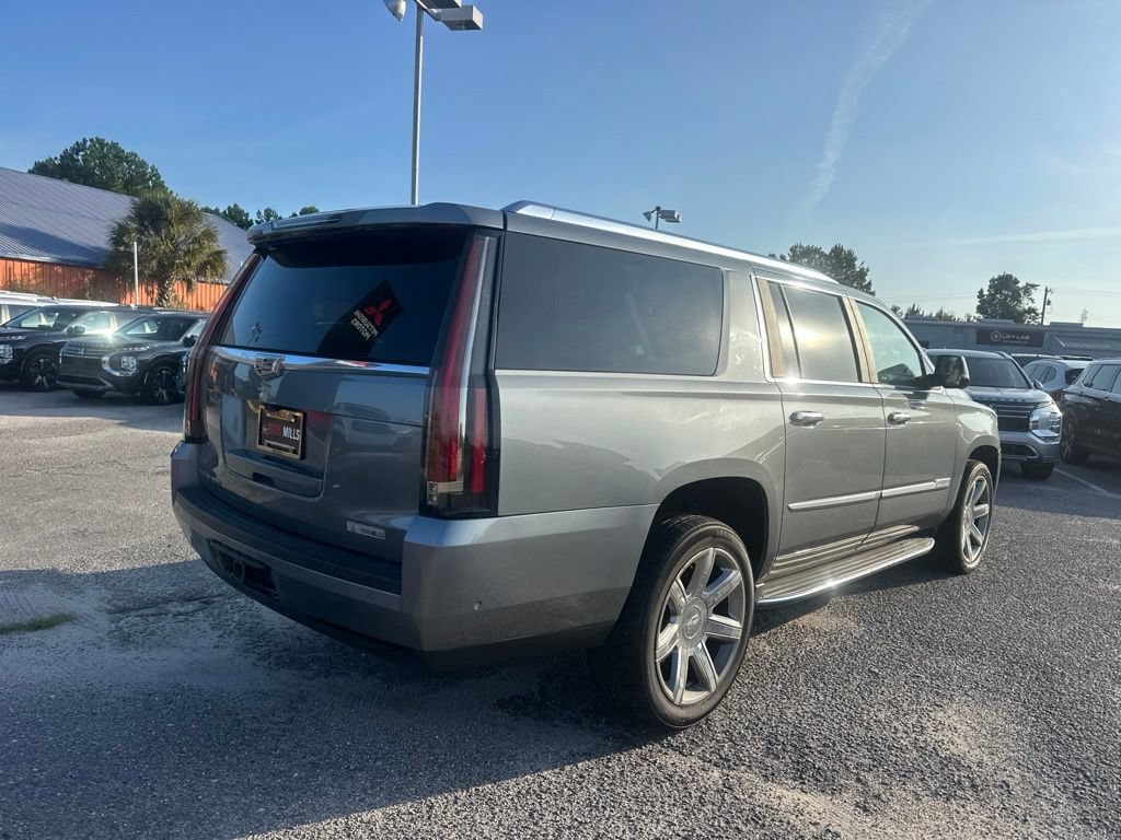Used 2020 Cadillac Escalade ESV Luxury RWD image 3