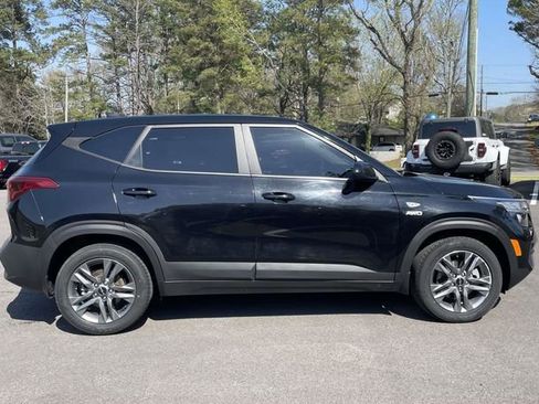 Used 2023 Kia Seltos LX image 3