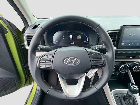 Used 2023 Hyundai Venue SEL image 11