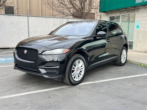 Used 2017 Jaguar F-PACE Prestige image 3