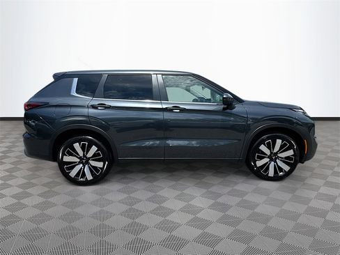 New 2025 Mitsubishi Outlander SE image 4