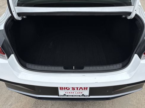 Used 2024 Hyundai Elantra Limited image 38