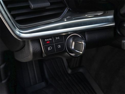 Used 2022 Porsche Panamera 4 w/ Premium Package image 24