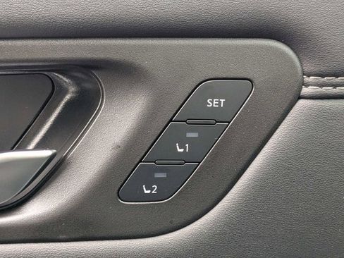 New 2025 Nissan Pathfinder Platinum w/ Black Appearance Package image 26