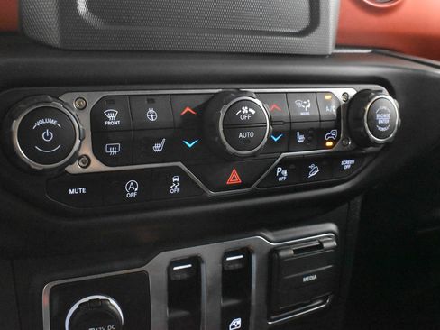 Used 2020 Jeep Wrangler Rubicon w/ LED Lighting Group AWD/4WD image 15