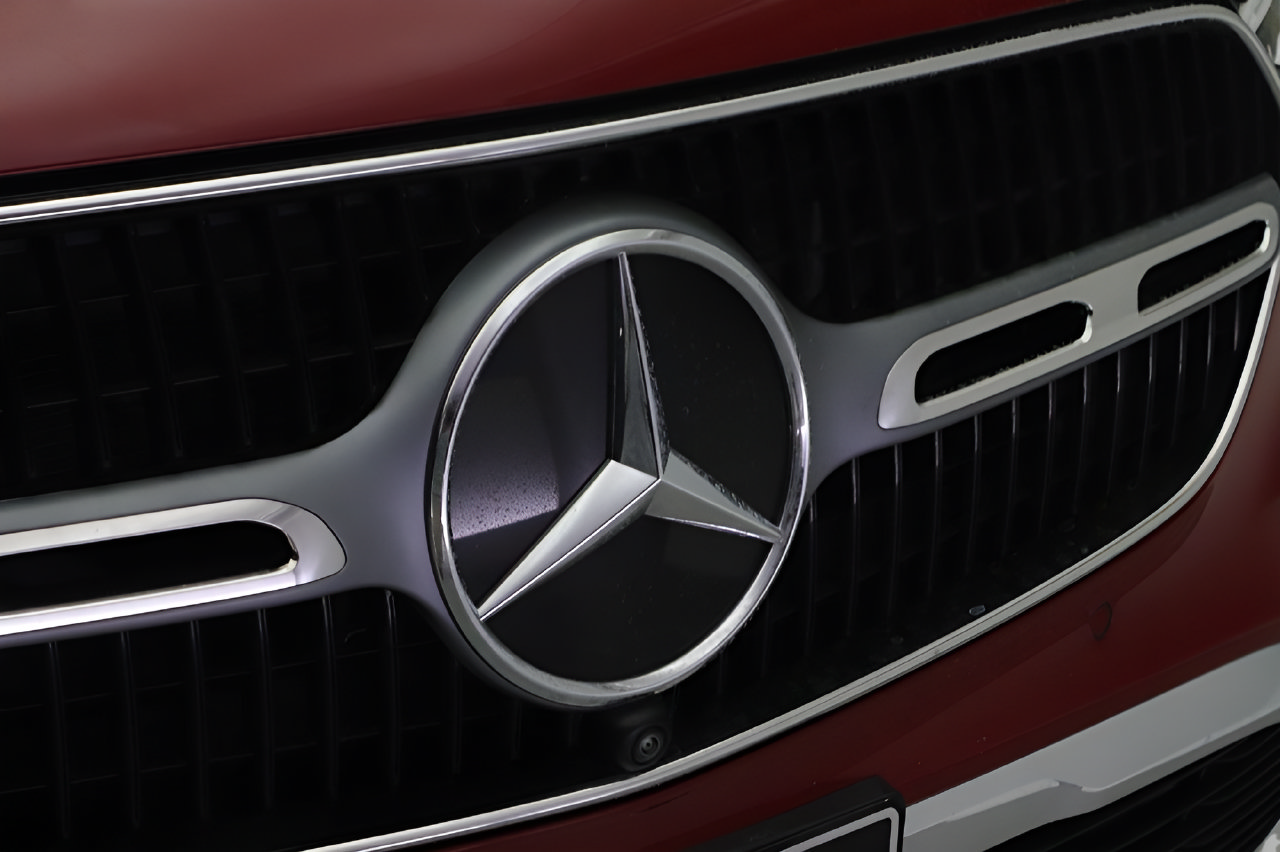 Used 2025 Mercedes-Benz GLC 350e 4MATIC image 26