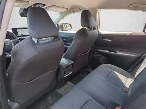 Used 2023 Toyota Venza LE image 15