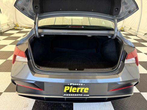 Used 2025 Hyundai Elantra Limited image 4