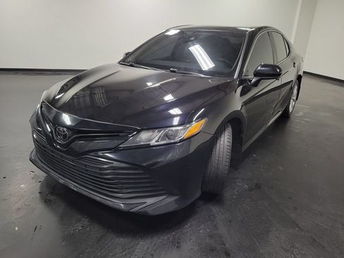 Used 2020 Toyota Camry LE AWD/4WD image 4