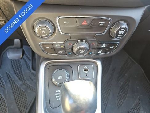 Used 2017 Jeep Compass Latitude w/ Popular Equipment Group AWD/4WD image 17