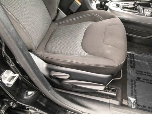 Used 2019 Jeep Cherokee Latitude w/ Popular Appearance Group image 34