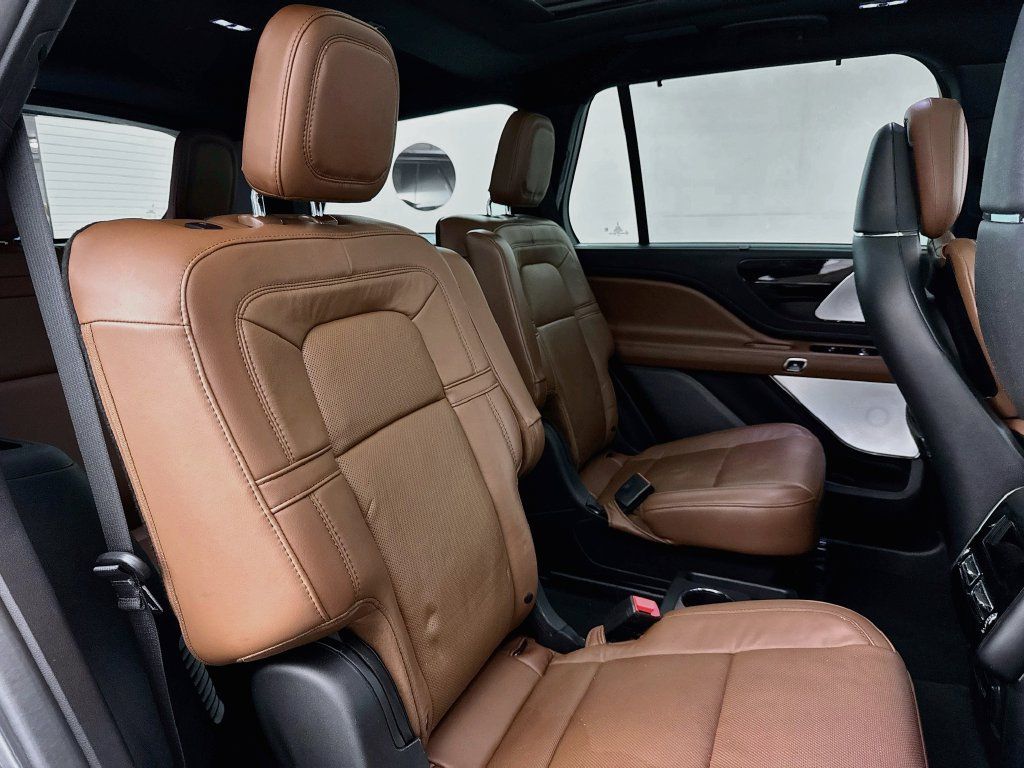 Used 2022 Lincoln Aviator Reserve w/ Equipment Group 201A RWD image 29