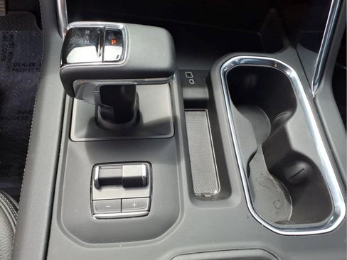 Used 2024 GMC Sierra 1500 Denali w/ Technology Package AWD/4WD image 25