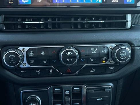 Certified 2025 Jeep Gladiator Rubicon w/ Convenience Group AWD/4WD image 60