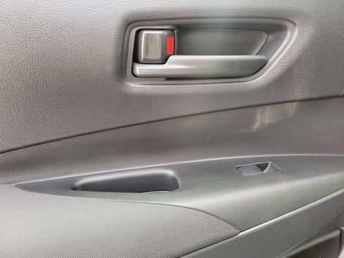 Used 2022 Toyota Corolla LE FWD image 12